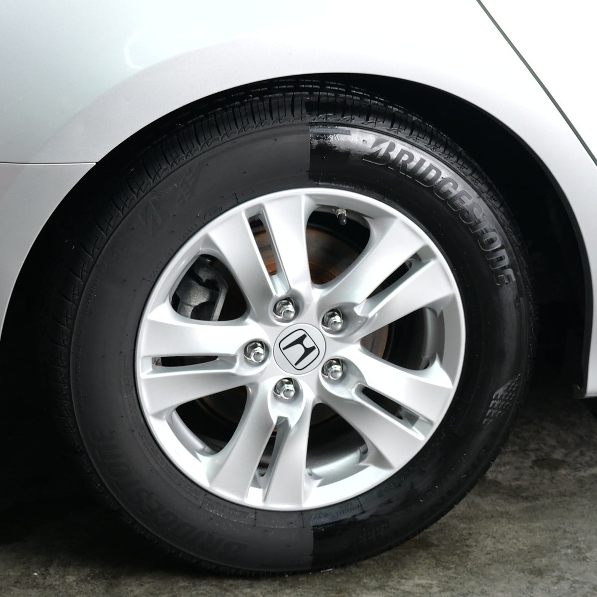 JJS-REAL::high-gloss-tire-coating/static/P1110387_t00025.jpg